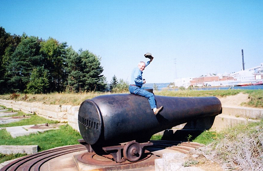 Craig Neilson YeeHaw on cannon at Ft. Knox, Maine.