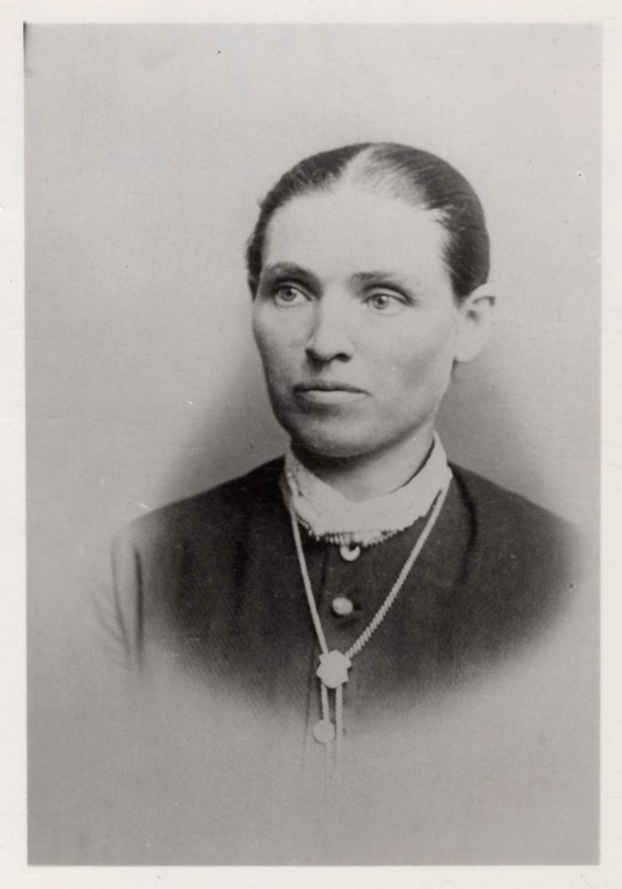 JOHNSON_Harriet_Josephine_1st wife of Horatio_Pickett_800dpi_abt1940_001_ADJ_1k.jpg